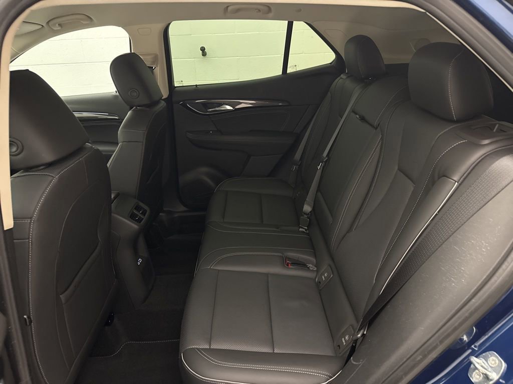 Used 2023 Buick Envision Essence image 38