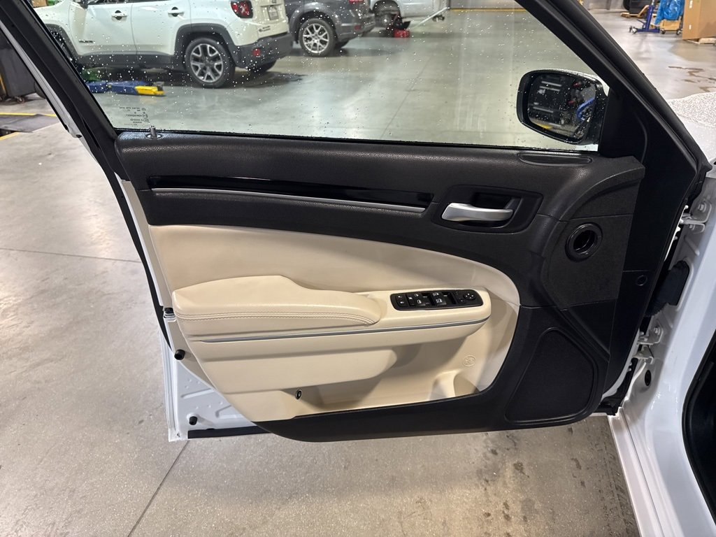 Certified 2023 Chrysler 300 Touring image 13