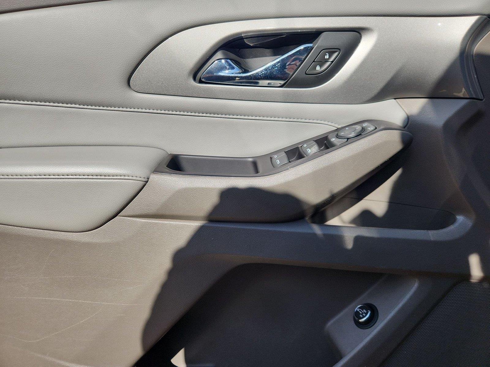 Used 2018 Chevrolet Traverse LT FWD image 21