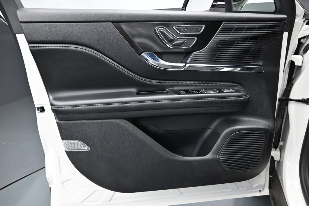 Used 2022 Lincoln Corsair AWD w/ Premium Package image 20