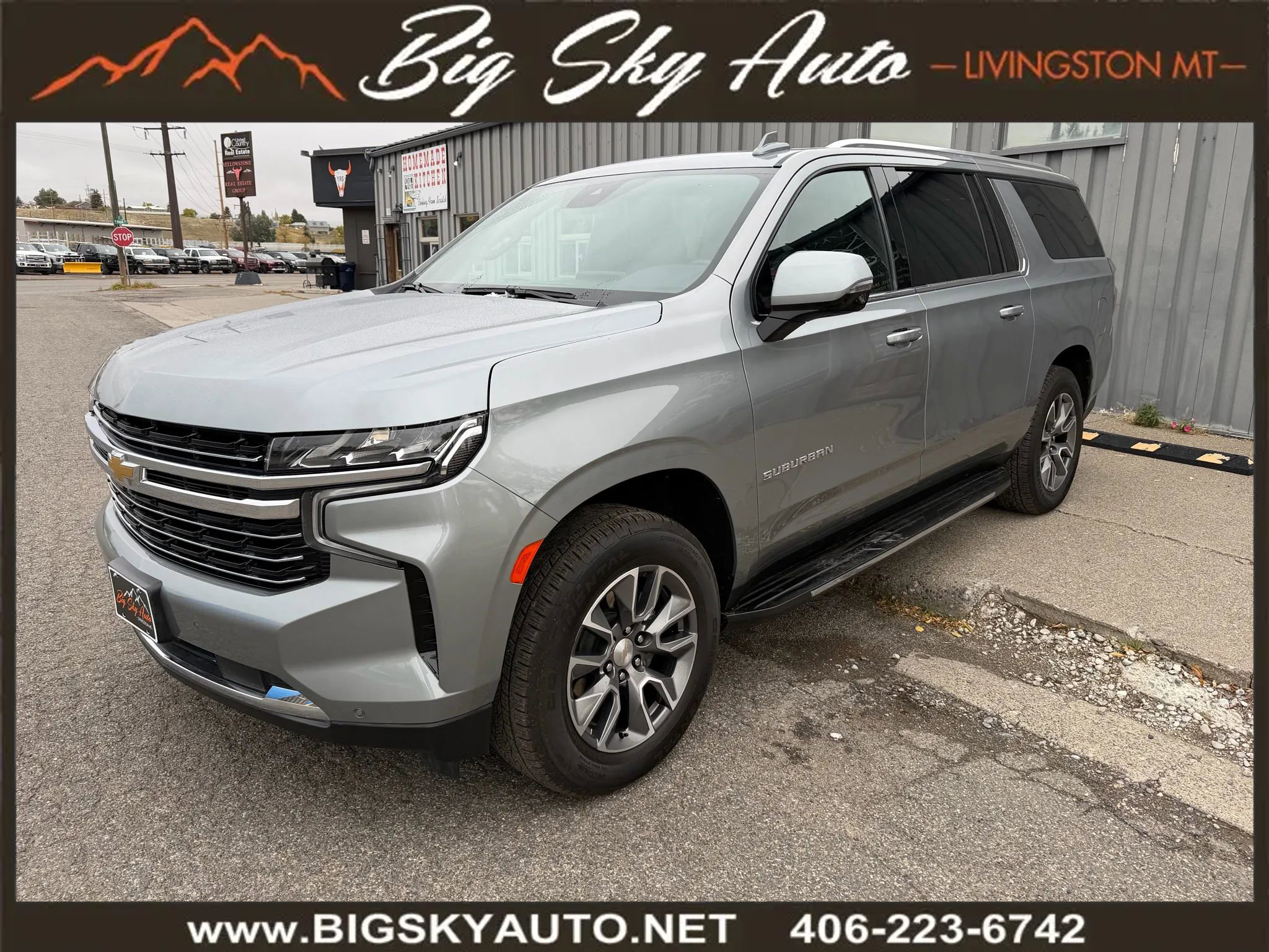 Used 2024 Chevrolet Suburban LT image 3