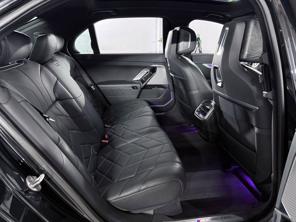 Used 2023 BMW 760i xDrive w/ Executive Package image 29