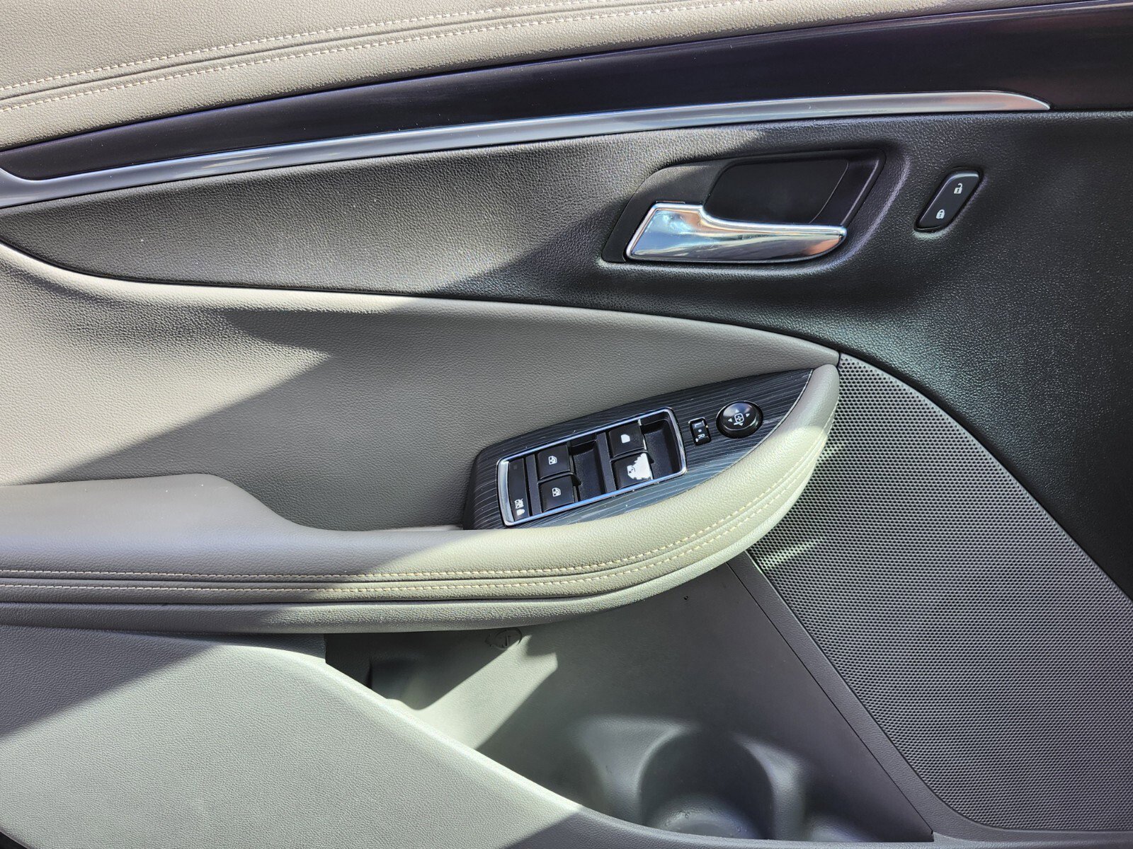 Used 2017 Chevrolet Impala LT image 29