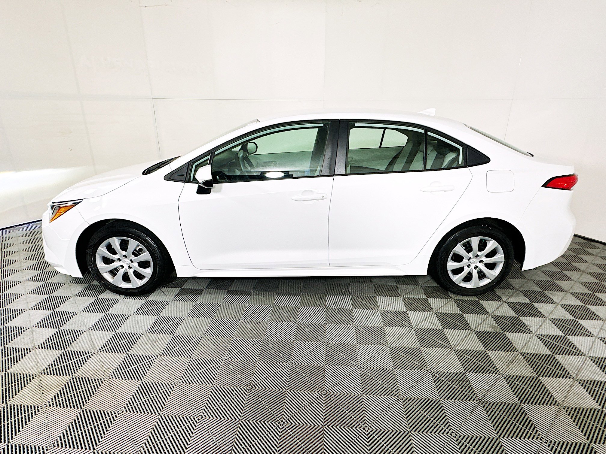 Used 2023 Toyota Corolla LE image 6