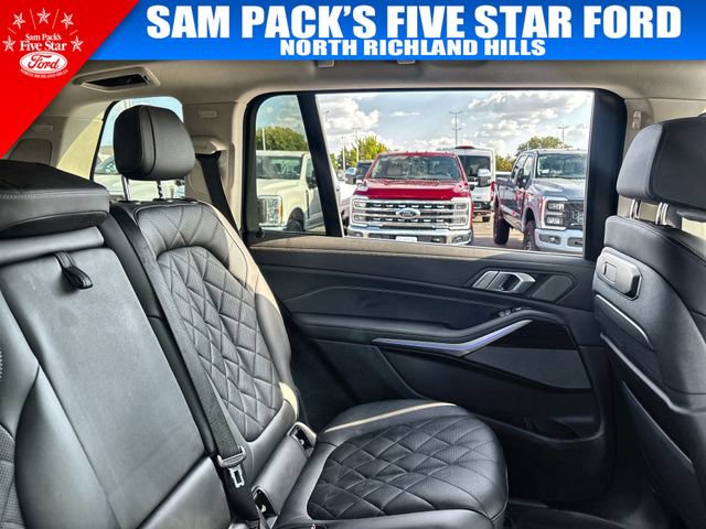 Used 2024 BMW X7 xDrive40i AWD/4WD image 16