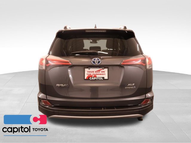 Used 2018 Toyota RAV4 XLE AWD/4WD image 3