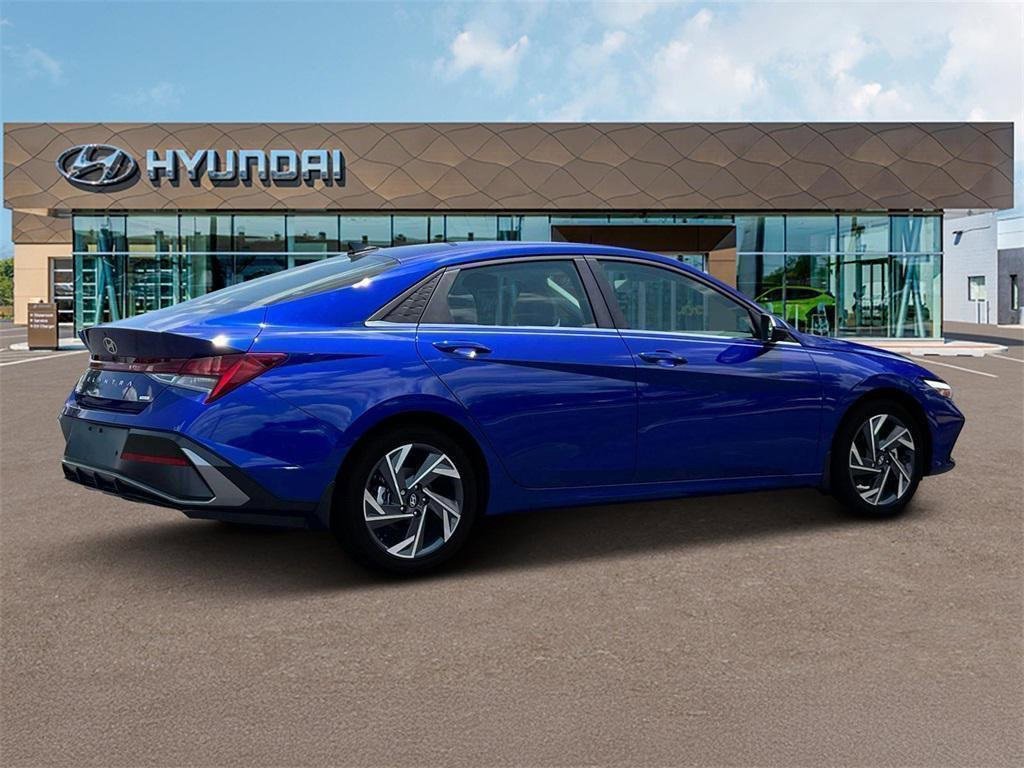 New 2025 Hyundai Elantra Limited w/ Cargo Package image 8
