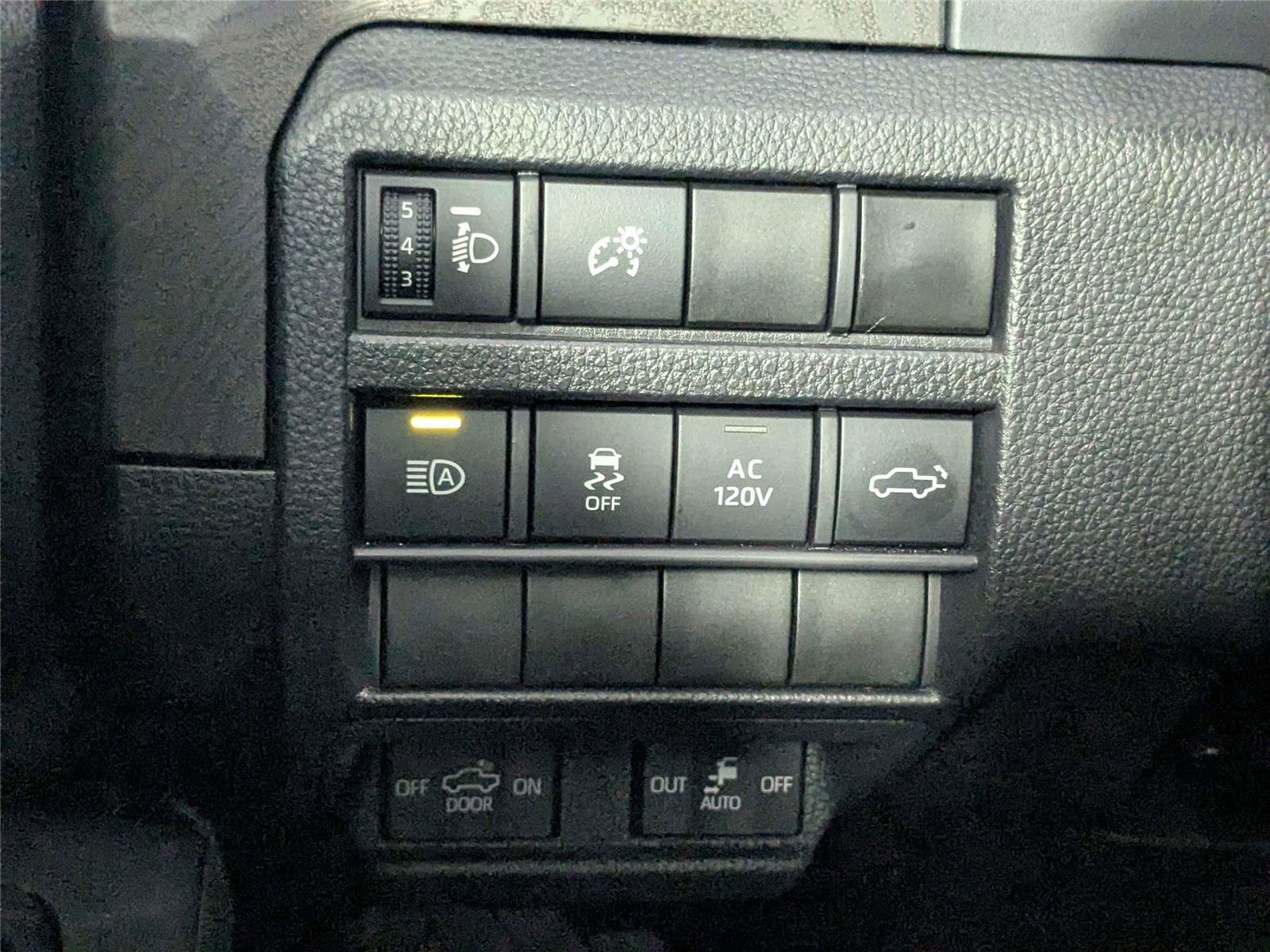 Used 2025 Toyota Tacoma Limited AWD/4WD image 15