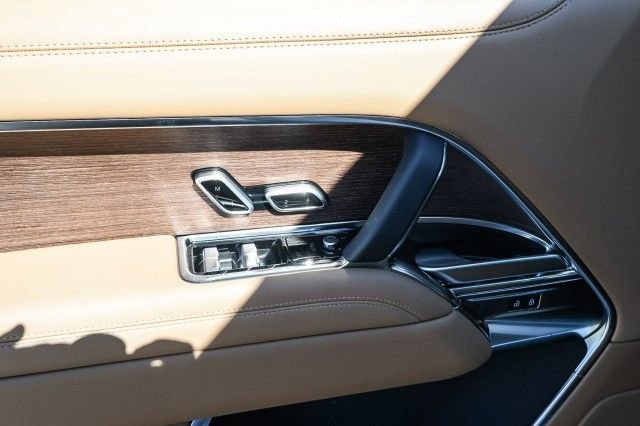New 2025 Land Rover Range Rover SE image 21