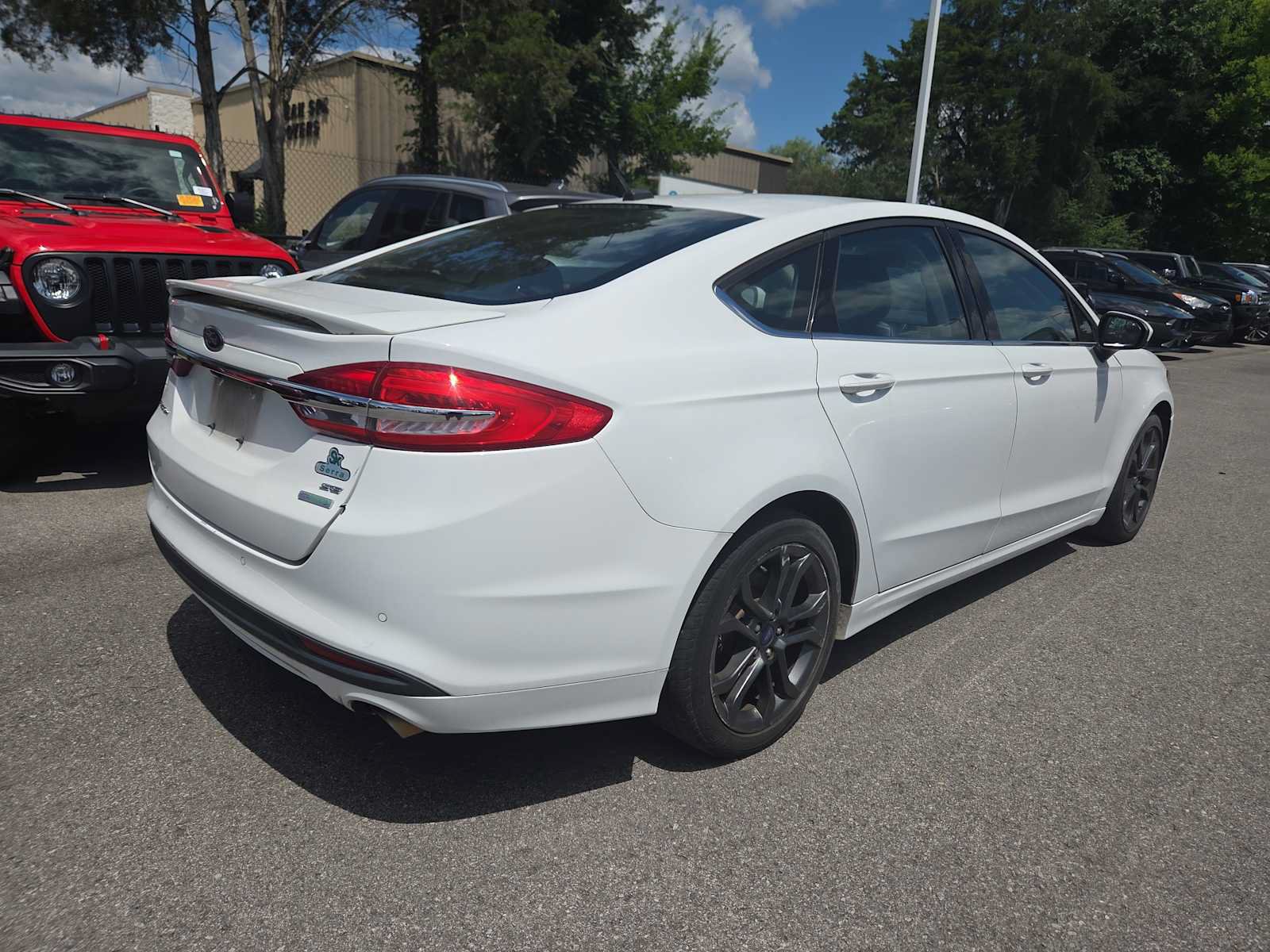 Used 2018 Ford Fusion SE w/ Equipment Group 201A FWD image 5