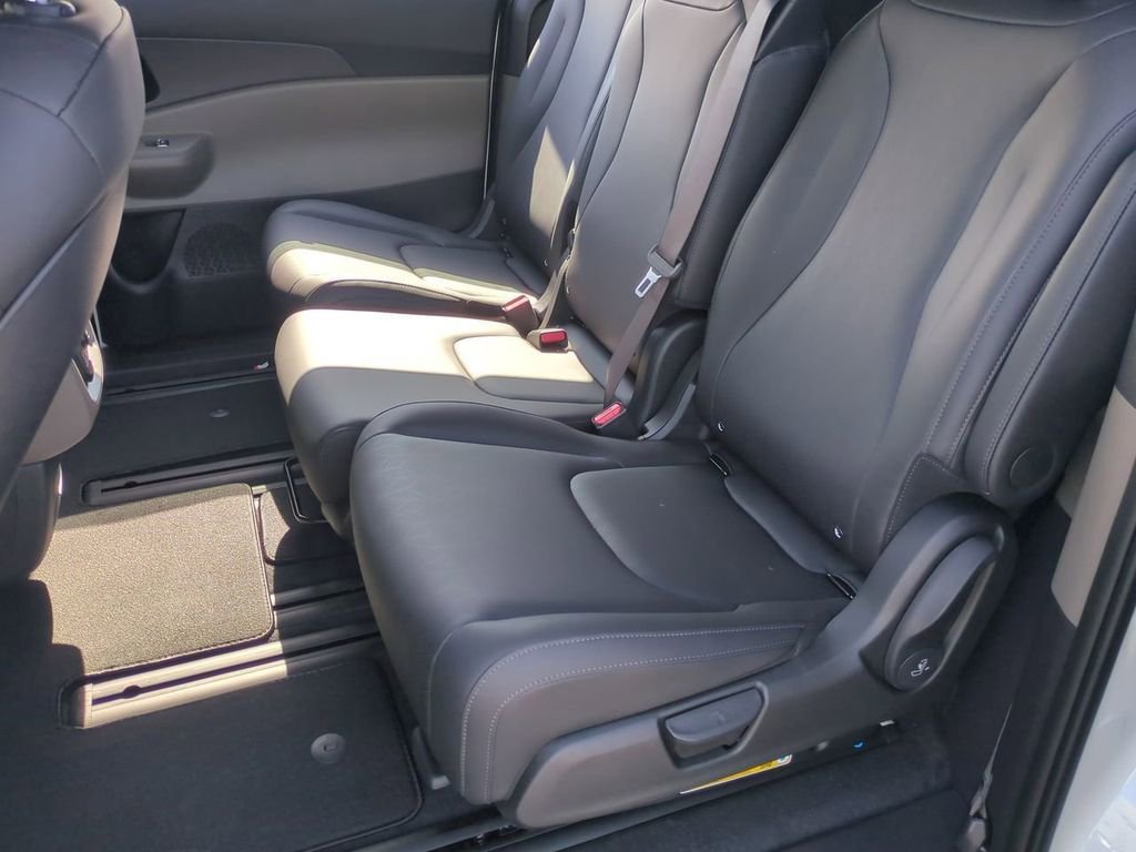 New 2026 Kia Carnival SX FWD image 25