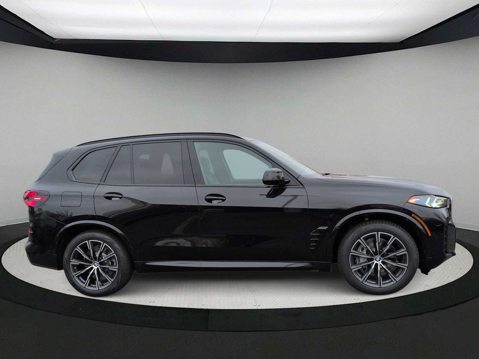 Used 2026 BMW X5 xDrive50e w/ M Sport Package AWD/4WD image 9