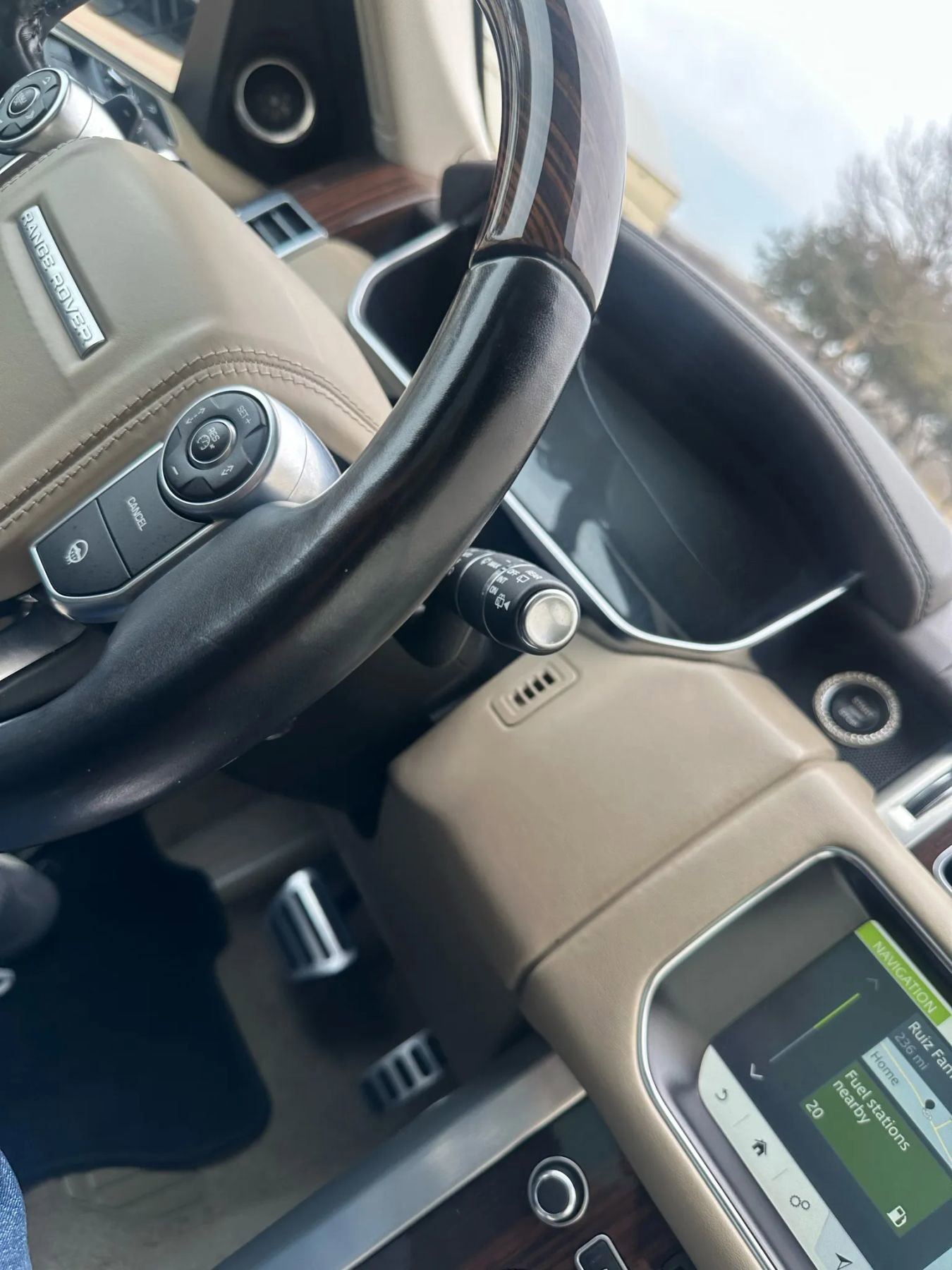 Used 2017 Land Rover Range Rover HSE image 43