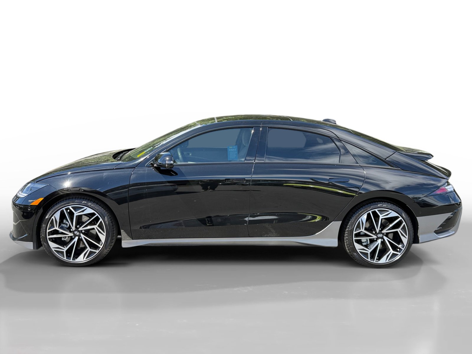 Used 2024 Hyundai Ioniq 6 Limited image 2