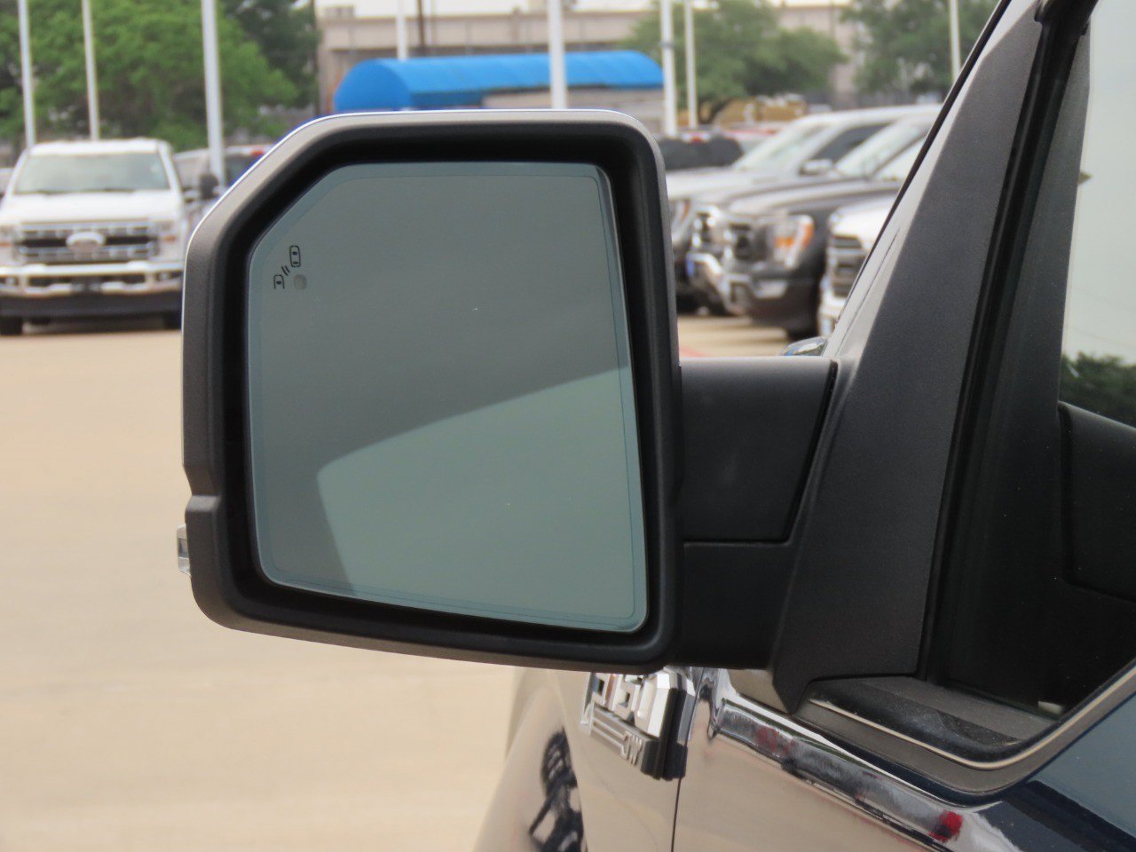Used 2015 Ford F150 King Ranch w/ Equipment Group 601A Luxury AWD/4WD image 17