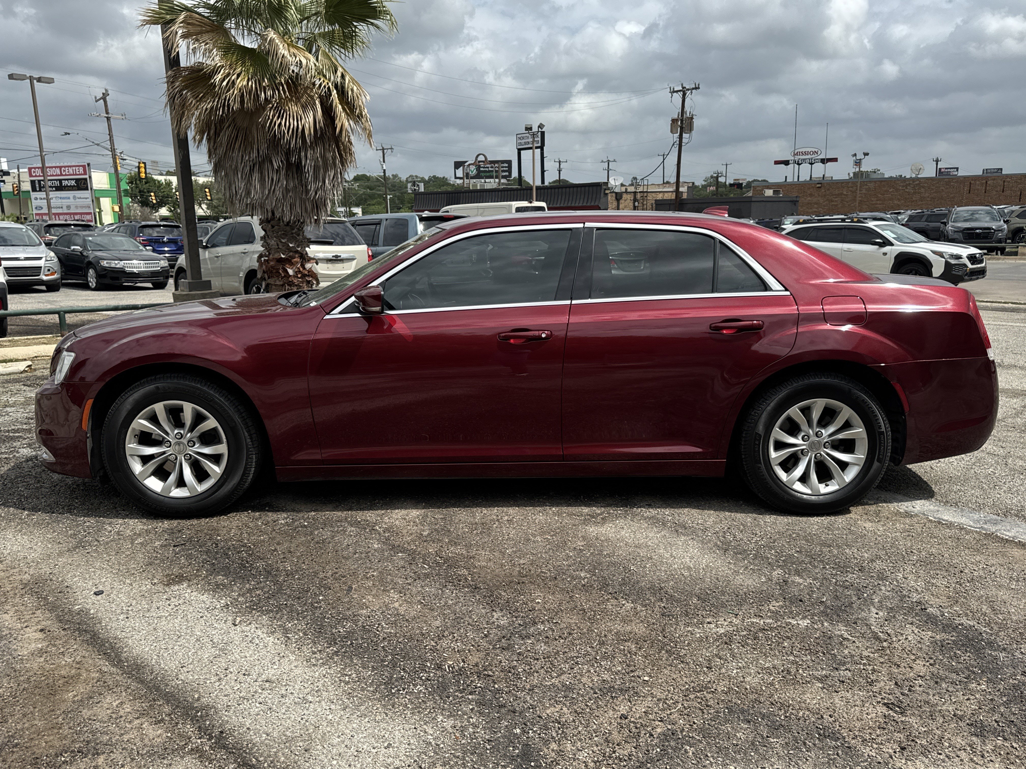 Used 2016 Chrysler 300 Limited RWD image 6