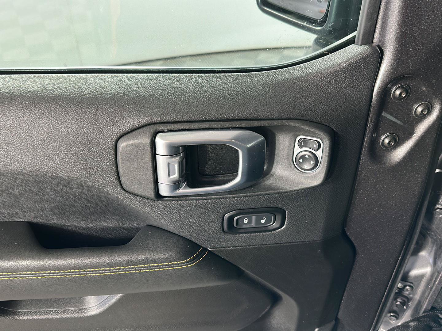 Used 2024 Jeep Wrangler Unlimited Sahara AWD/4WD image 15