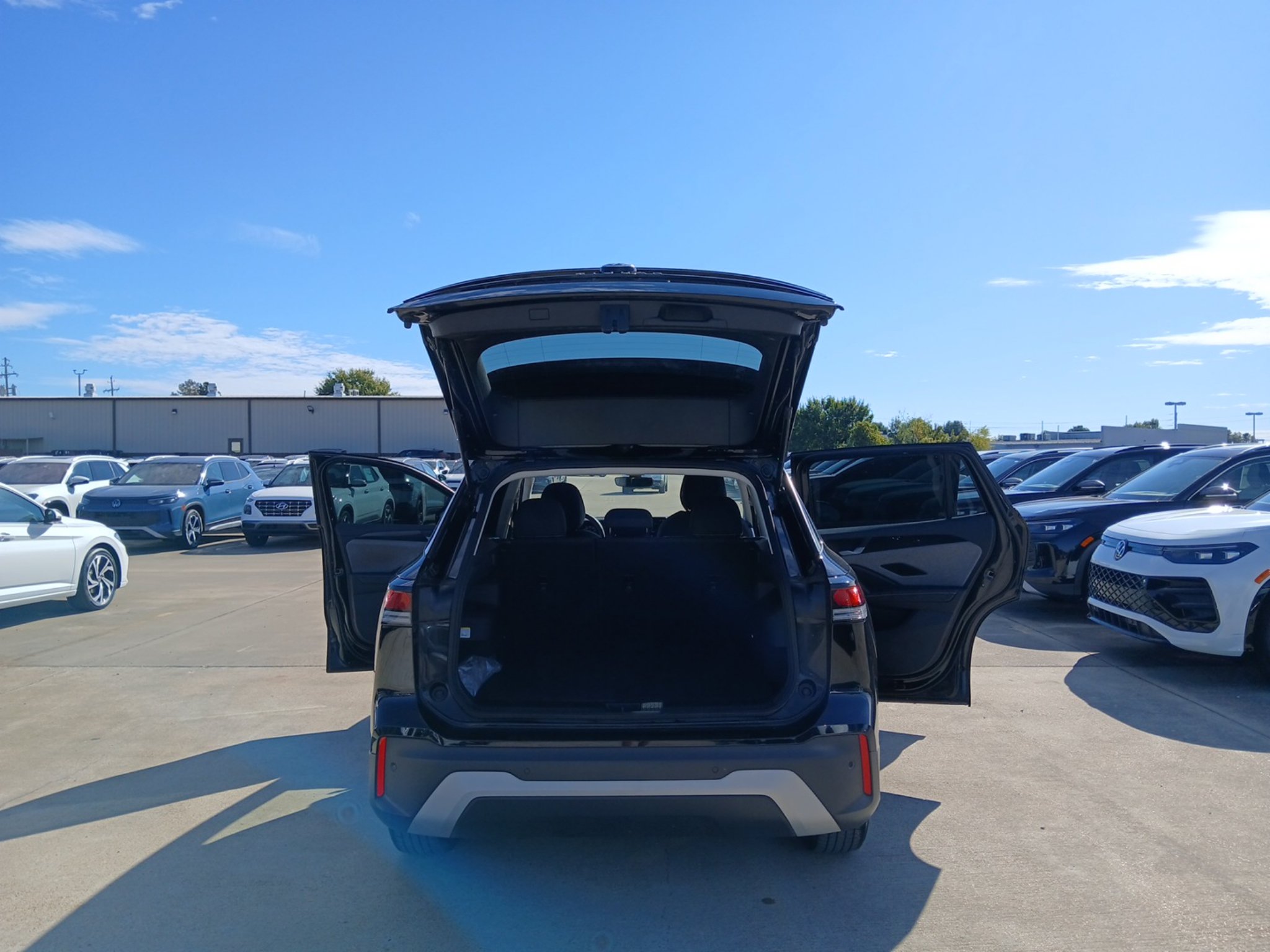 Used 2025 Volkswagen Tiguan S FWD image 22