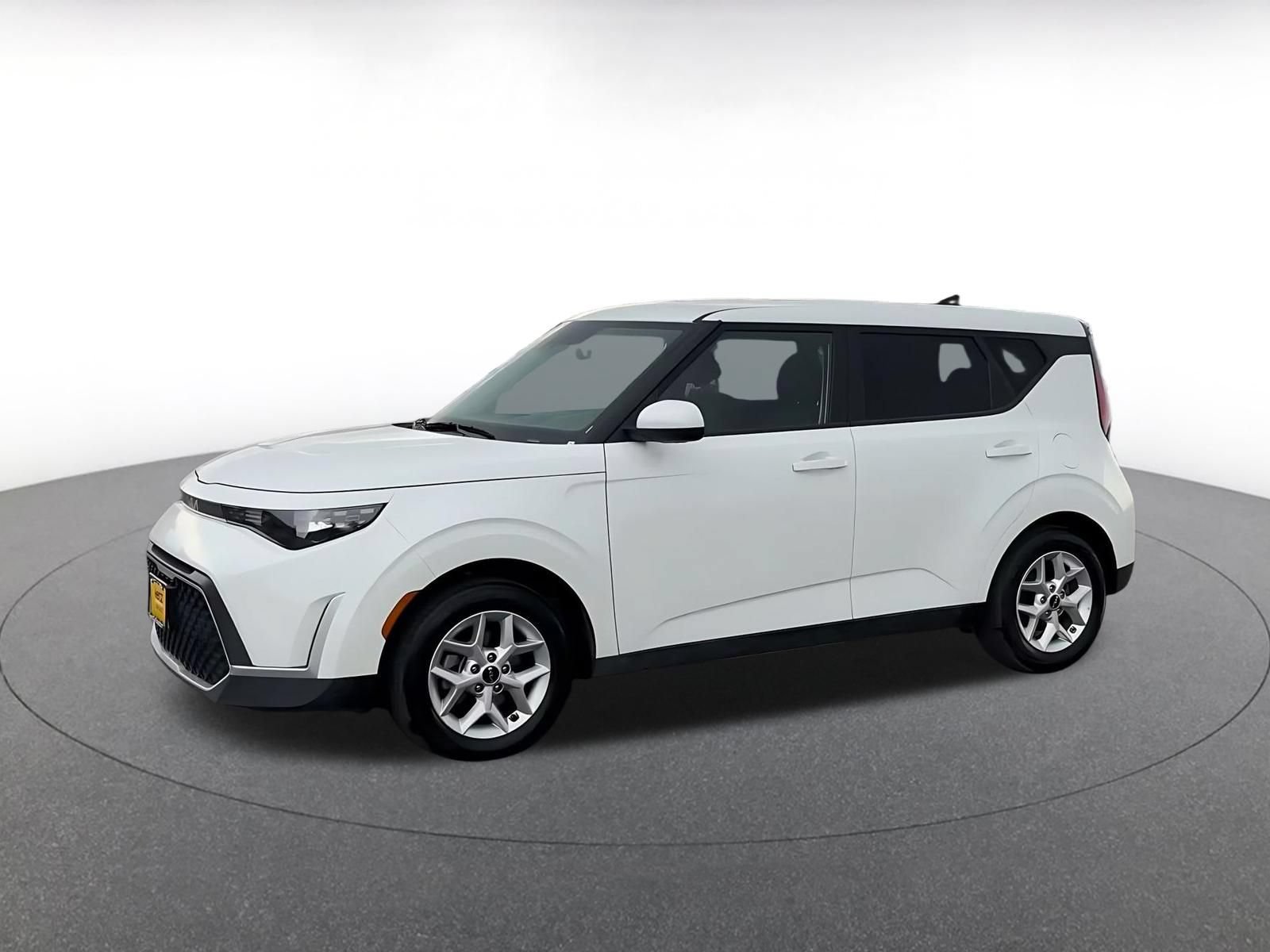 Used 2025 Kia Soul LX w/ LX Technology Package FWD image 7