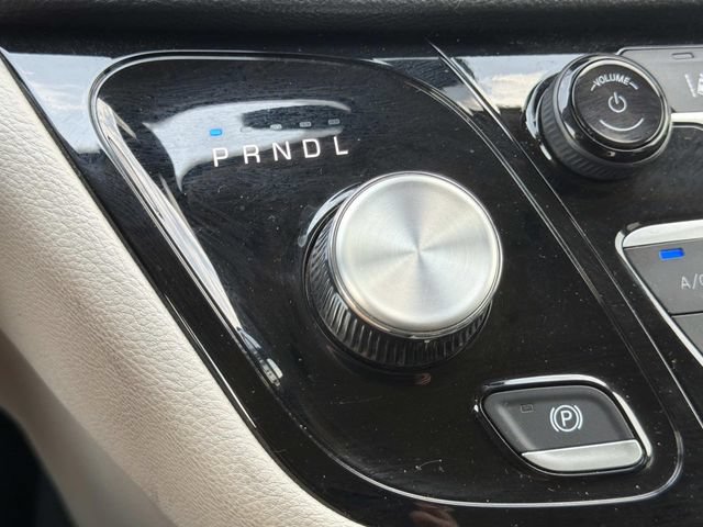 Used 2024 Chrysler Pacifica Limited FWD image 28