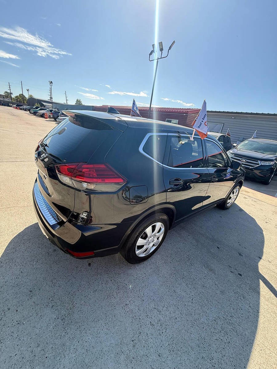 Used 2017 Nissan Rogue S image 30