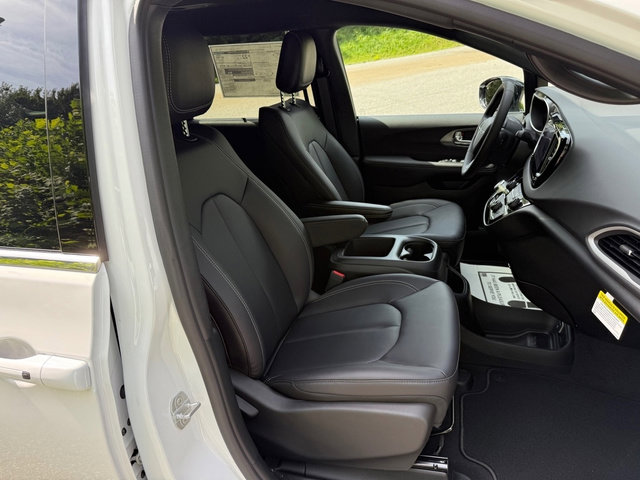 New 2026 Chrysler Voyager LX image 22