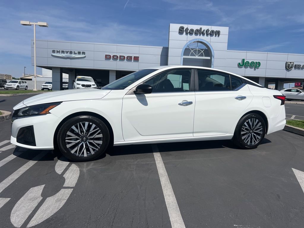 Used 2025 Nissan Altima 2.5 SV FWD image 1