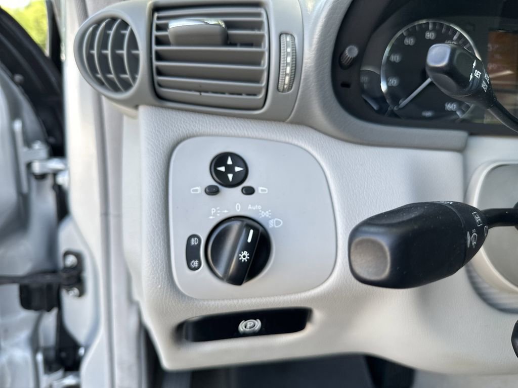 Used 2006 Mercedes-Benz C 350 Sedan image 17