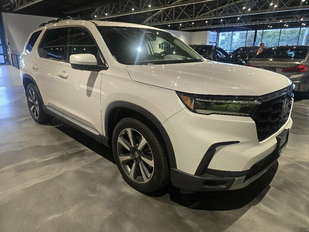 Used 2023 Honda Pilot Elite image 3