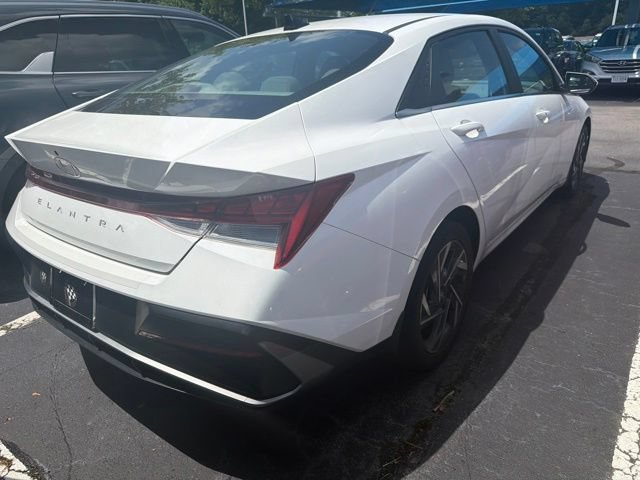 Used 2024 Hyundai Elantra SEL w/ Convenience Package FWD image 8