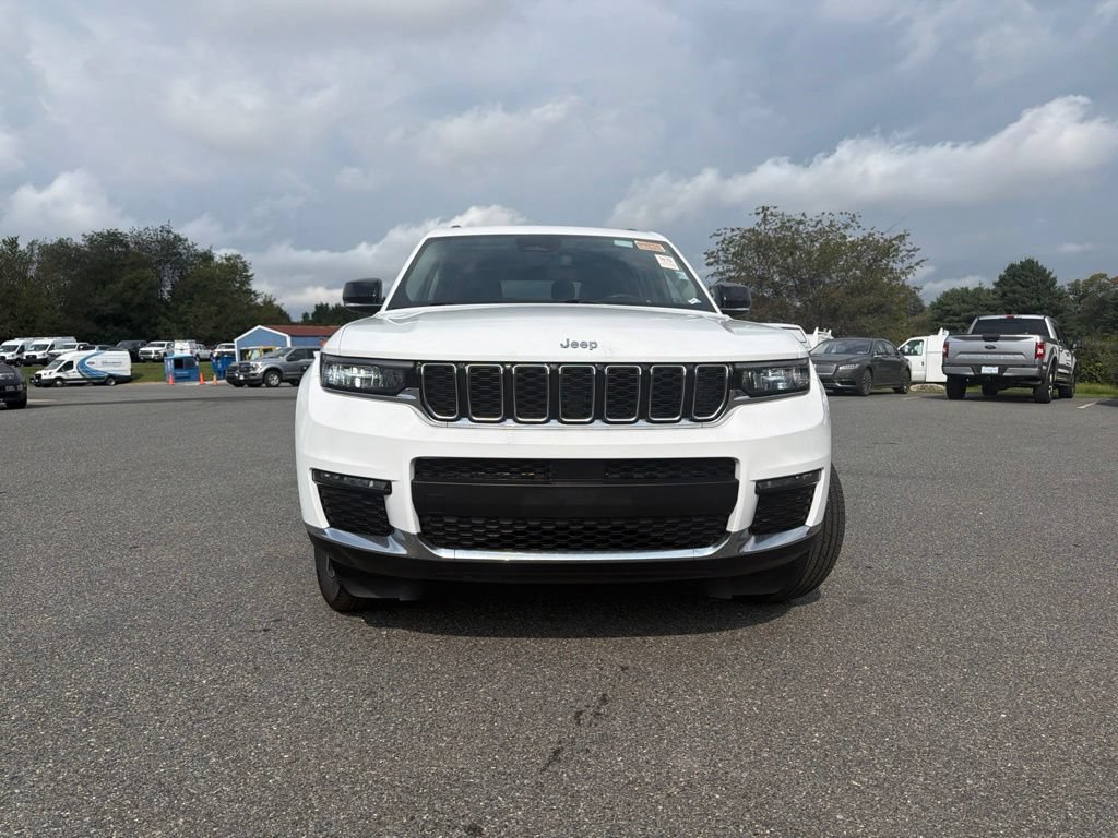 Used 2023 Jeep Grand Cherokee L Limited AWD/4WD image 2