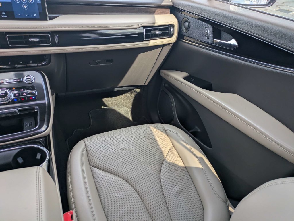 Used 2022 Lincoln Nautilus Reserve w/ Luxury Package FWD image 19