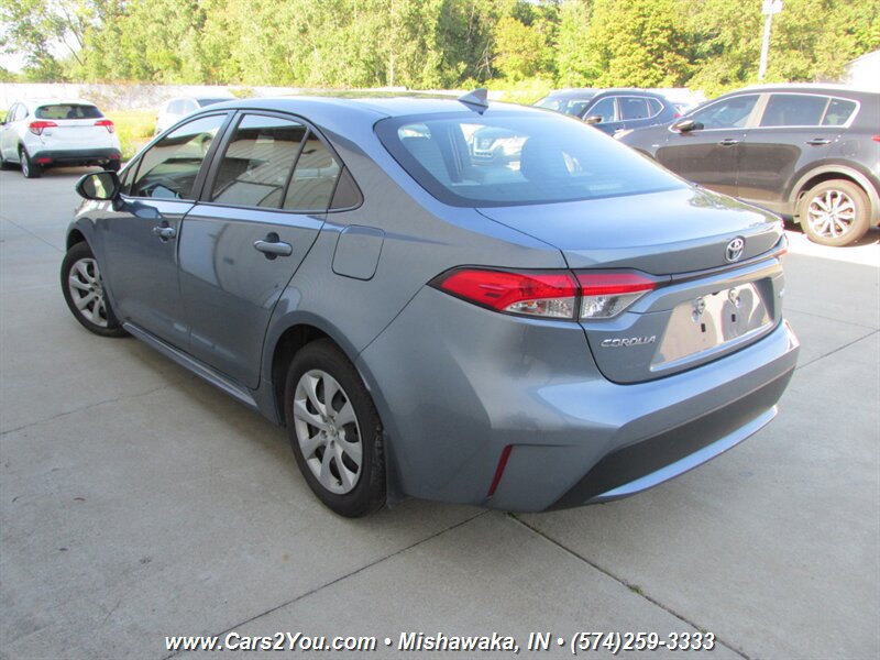 Used 2022 Toyota Corolla LE FWD image 4