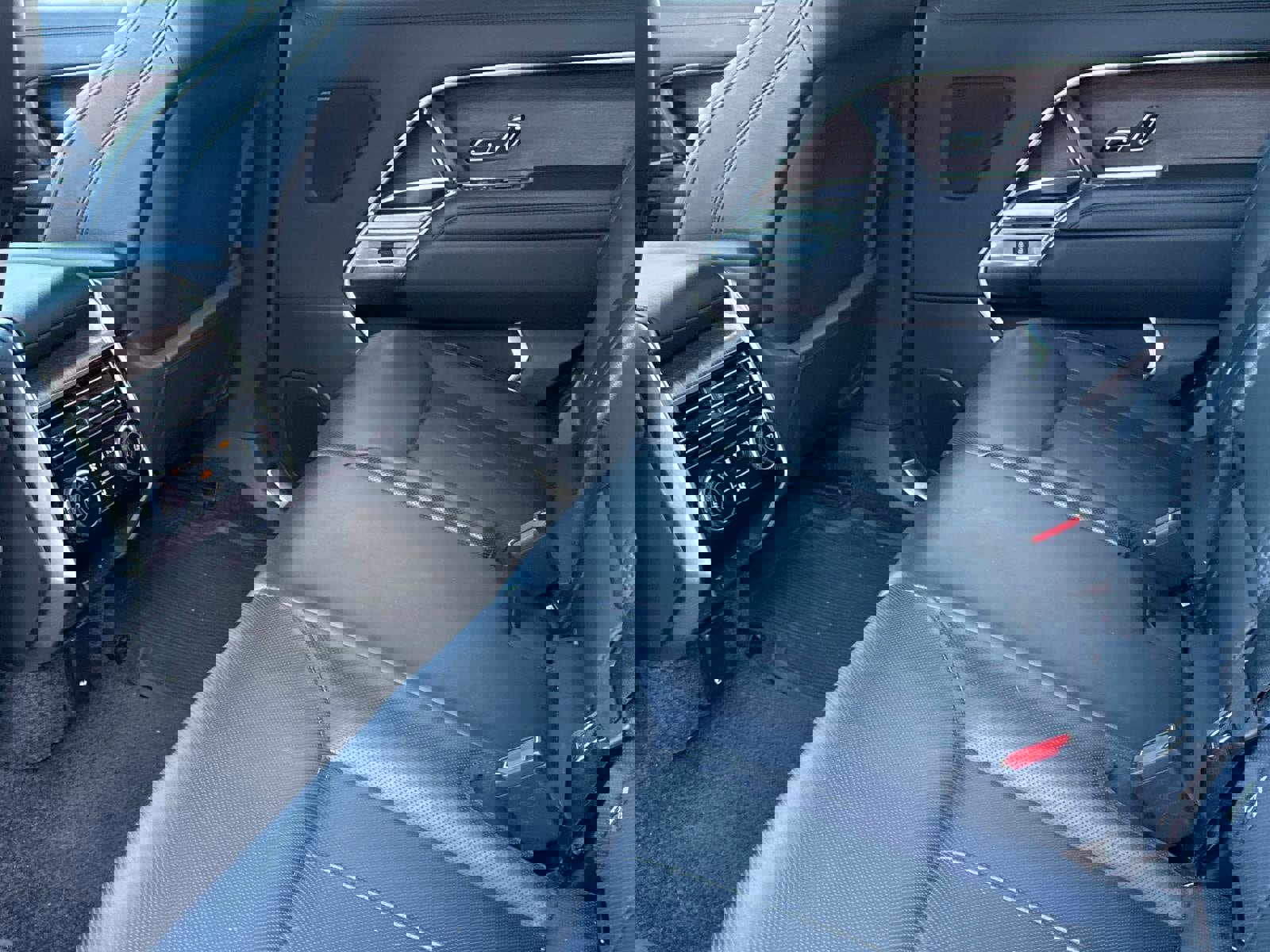 Certified 2024 Land Rover Range Rover Long Wheelbase SE image 14