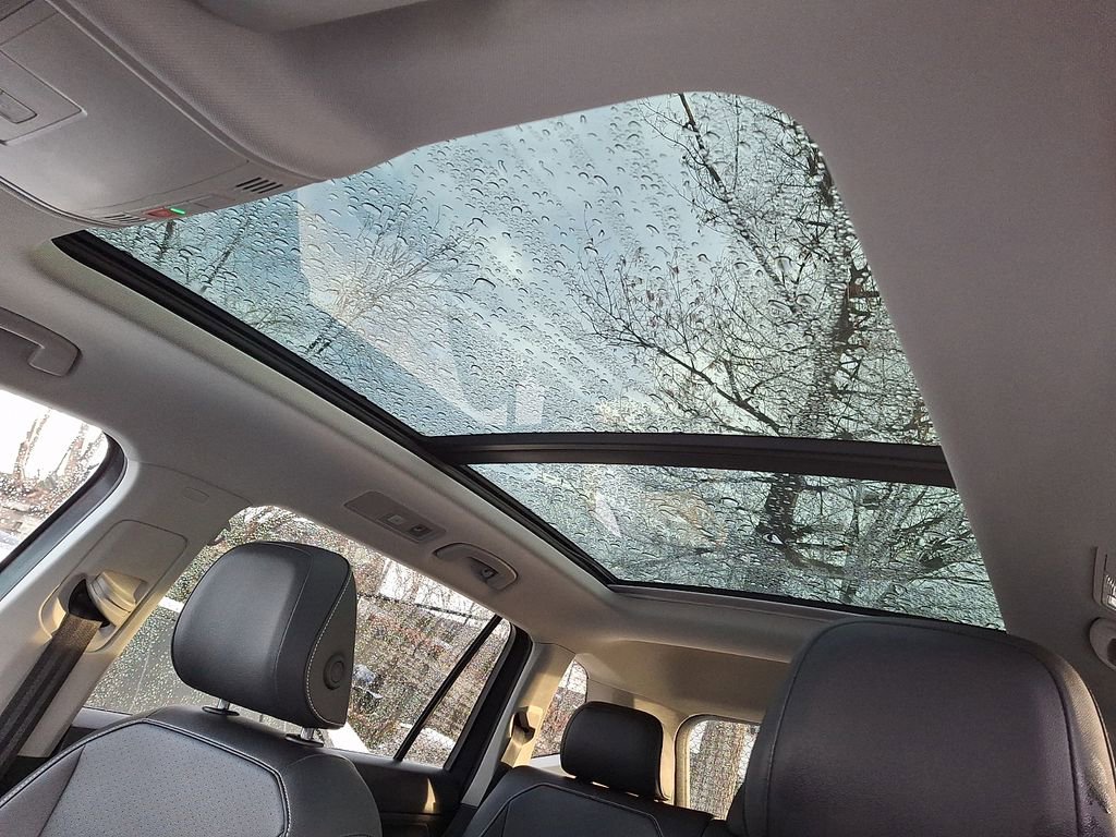 Used 2021 Volkswagen Tiguan SE w/ Panoramic Sunroof Package image 11