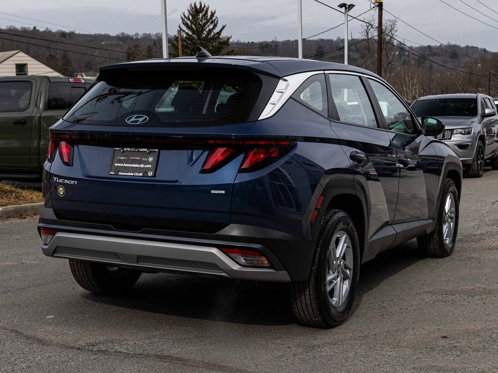 Used 2025 Hyundai Tucson SE AWD/4WD image 4