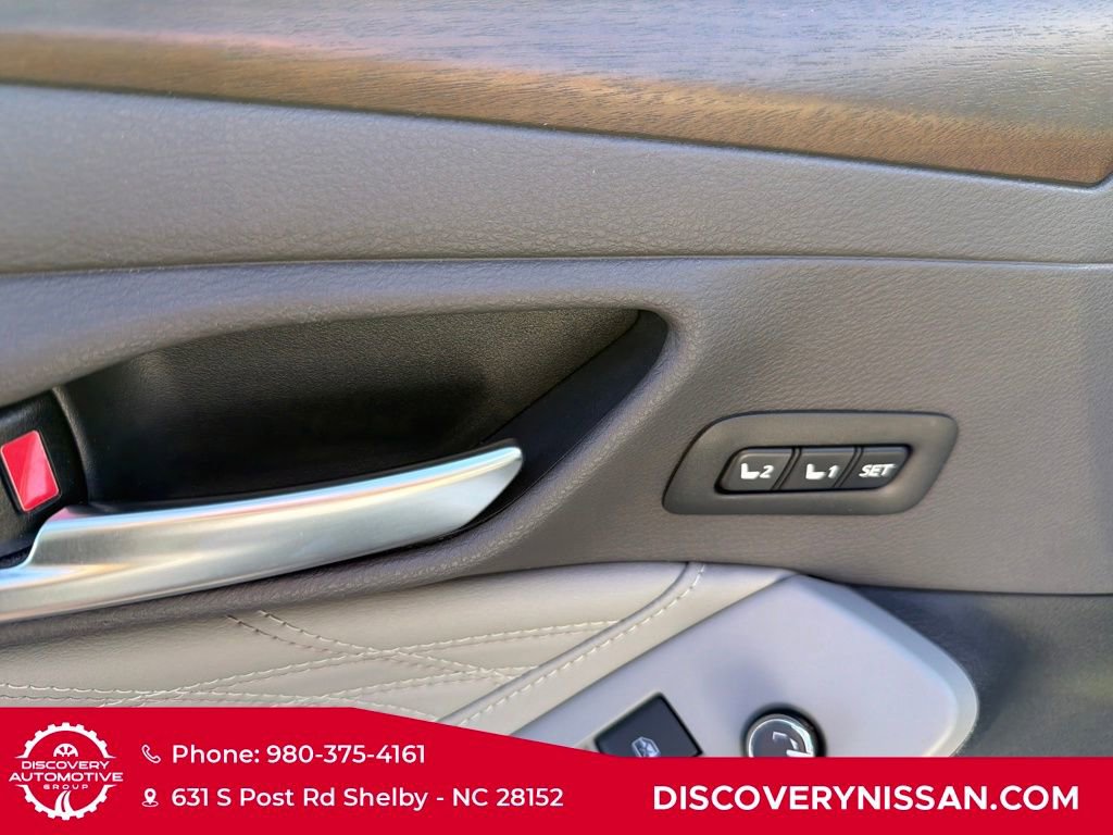 Used 2020 Toyota Avalon Limited image 13