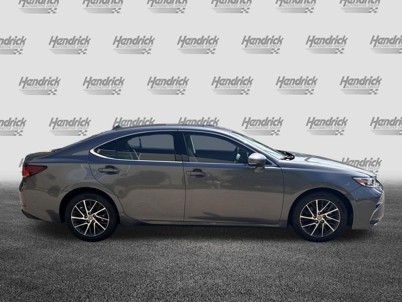 Used 2016 Lexus ES 350 w/ Luxury Package w/Wood Trim FWD image 11
