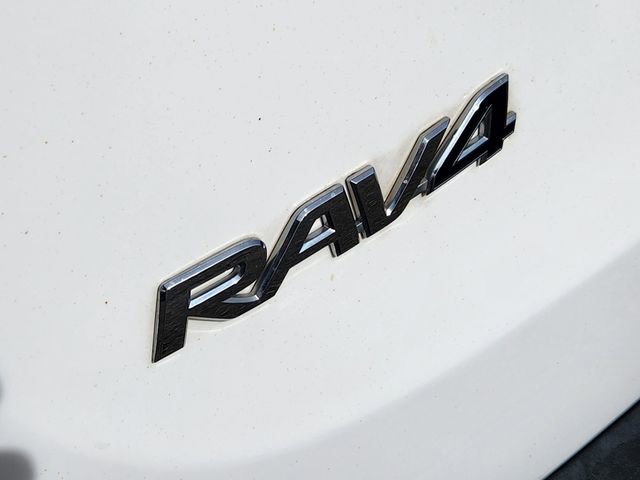 Used 2013 Toyota RAV4 LE image 17
