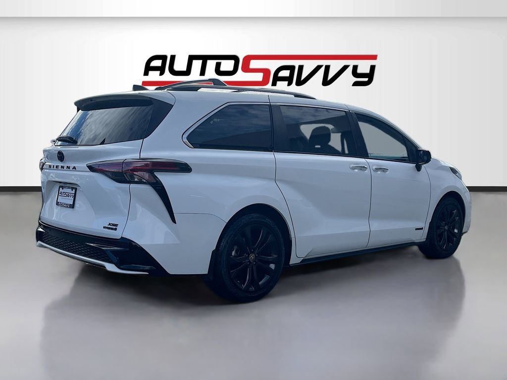 Used 2021 Toyota Sienna XSE w/ XSE Plus Package image 7