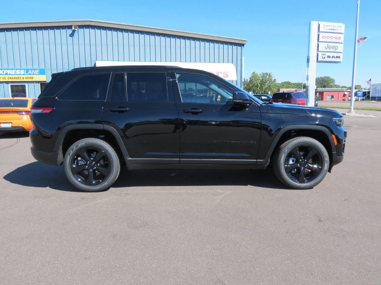 New 2024 Jeep Grand Cherokee Limited w/ Black Appearance Package image 1
