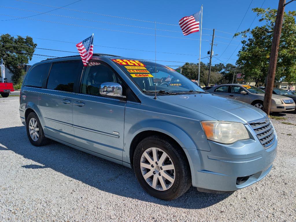 Used 2008 Chrysler Town & Country Touring FWD image 1