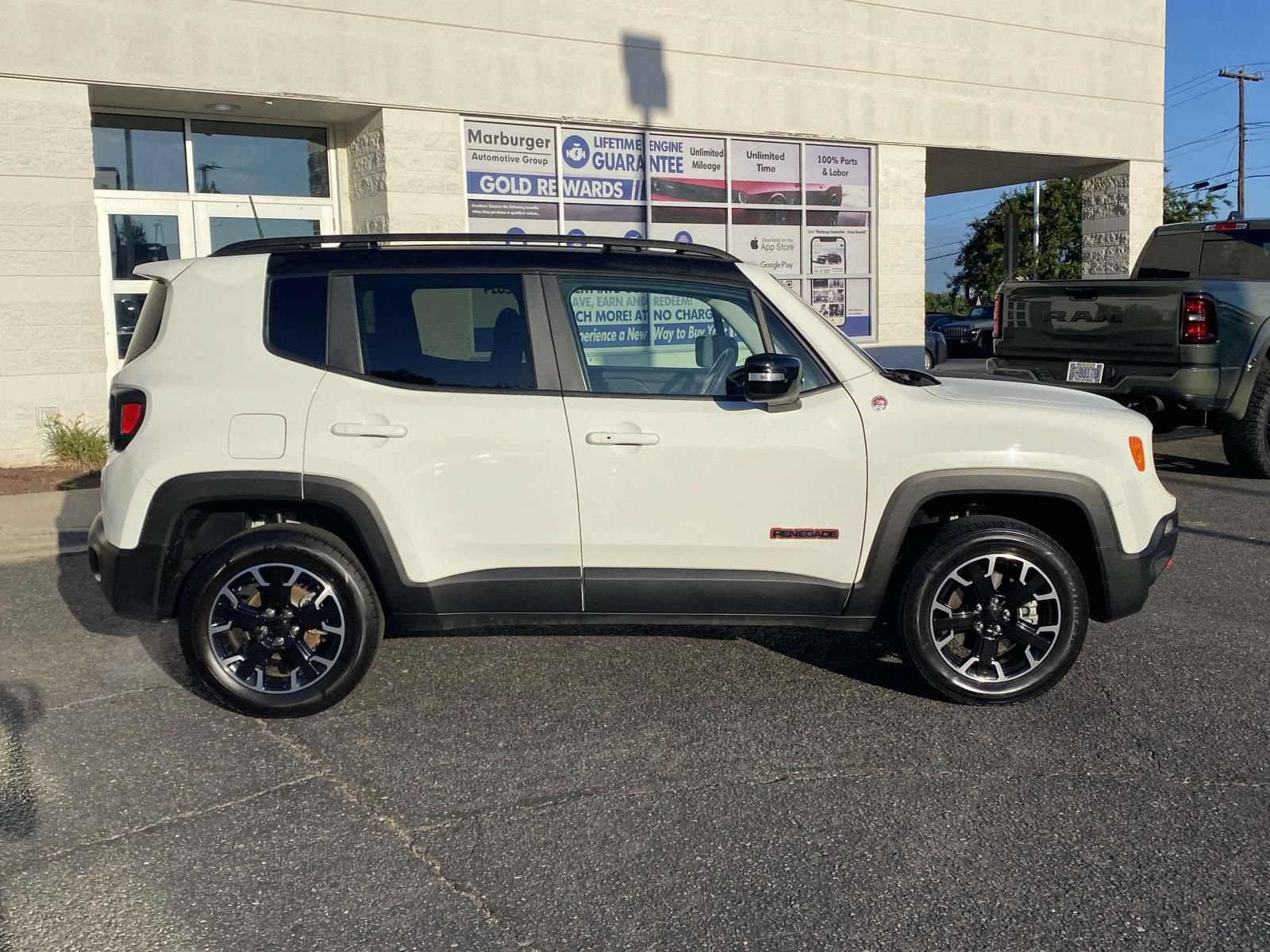 Used 2023 Jeep Renegade Trailhawk AWD/4WD image 10