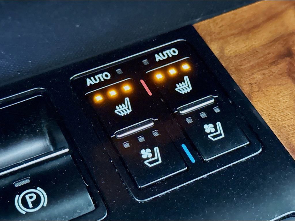 Used 2018 Lexus RX 450hL Premium image 20