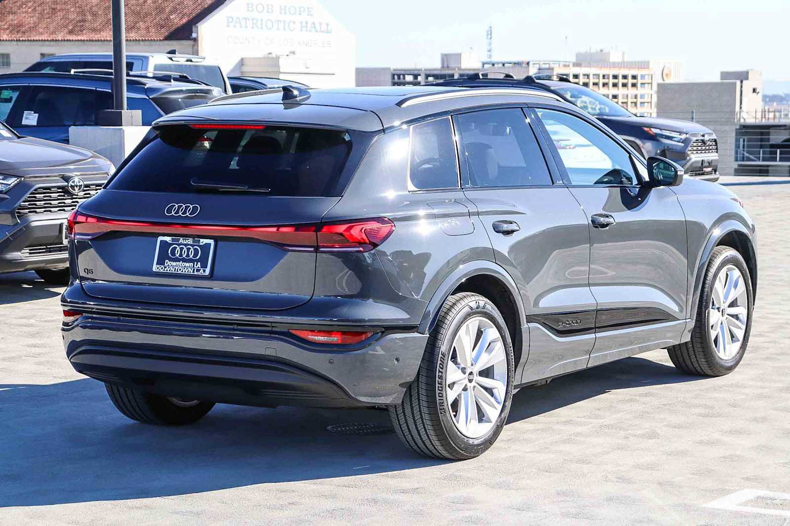 Used 2025 Audi Q6 e-tron Premium w/ Convenience Package image 4