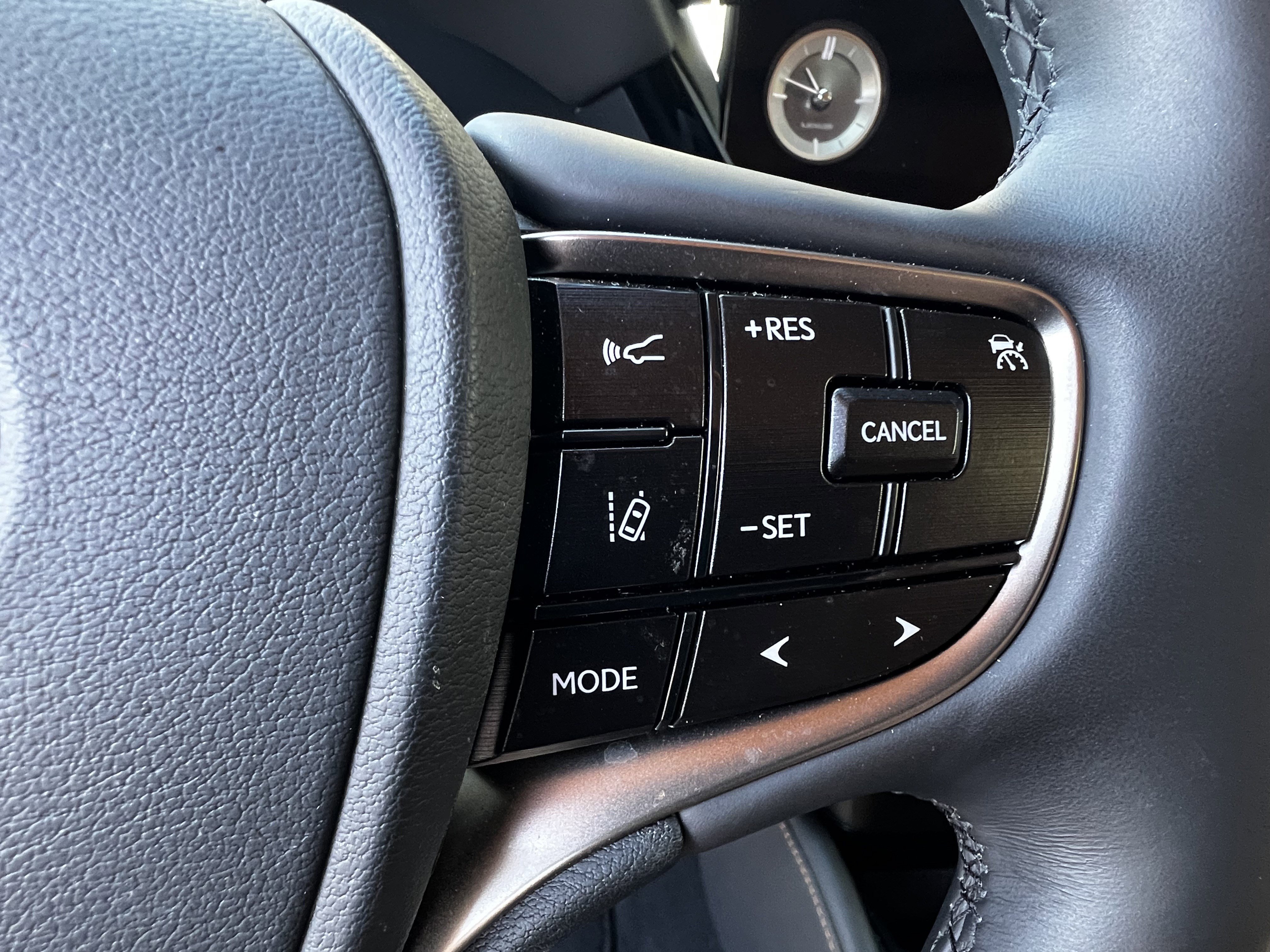 Certified 2025 Lexus ES 300h w/ Premium Package image 19