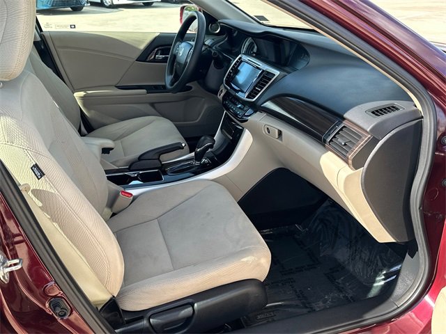 Used 2017 Honda Accord SE image 11