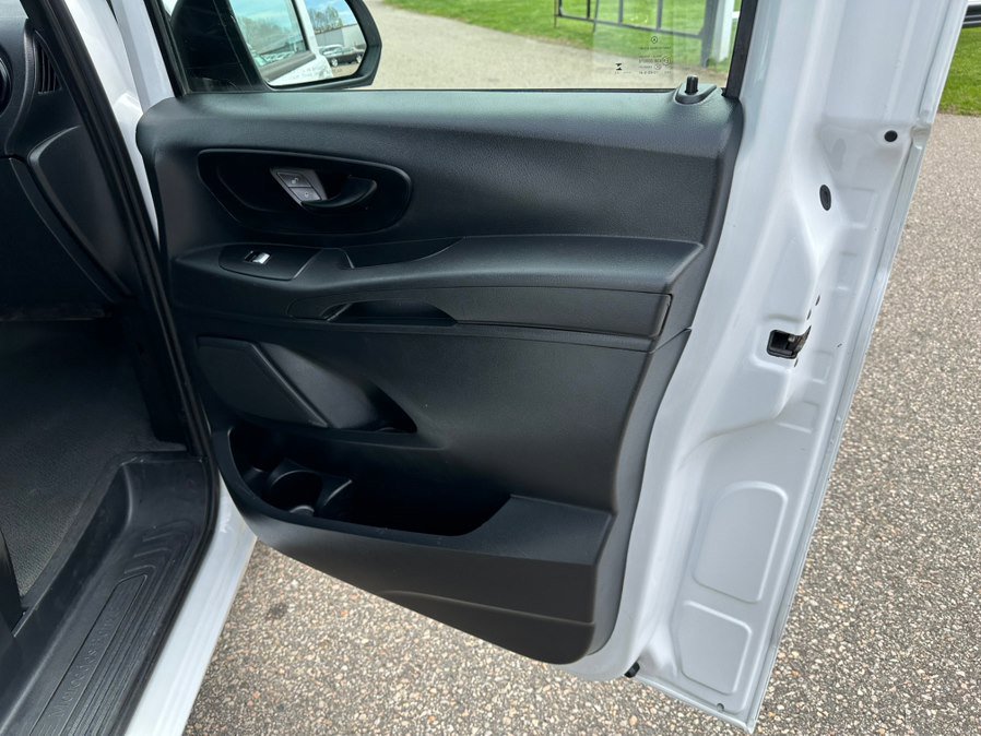 Used 2023 Mercedes-Benz Metris image 11