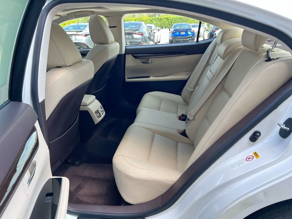 Used 2016 Lexus ES 350 w/ Premium Package w/Wood Trim FWD image 19