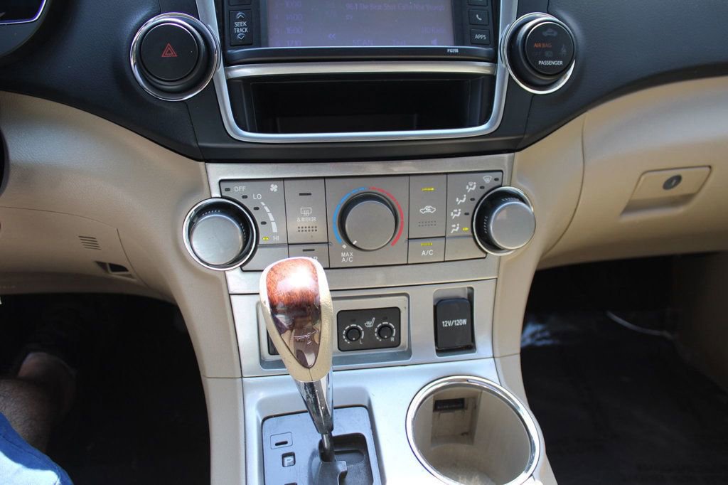 Used 2013 Toyota Highlander SE AWD/4WD image 16